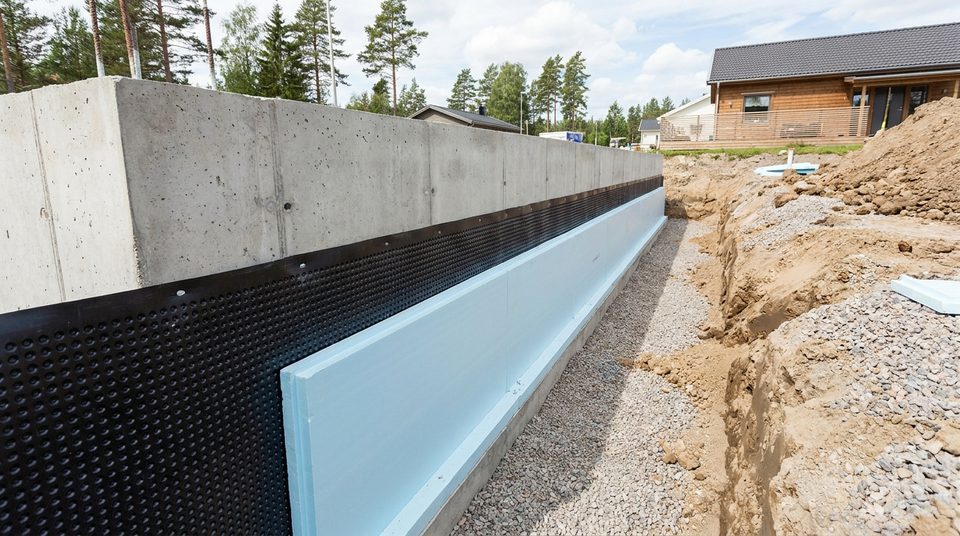 Fuktskydd på källarvägg